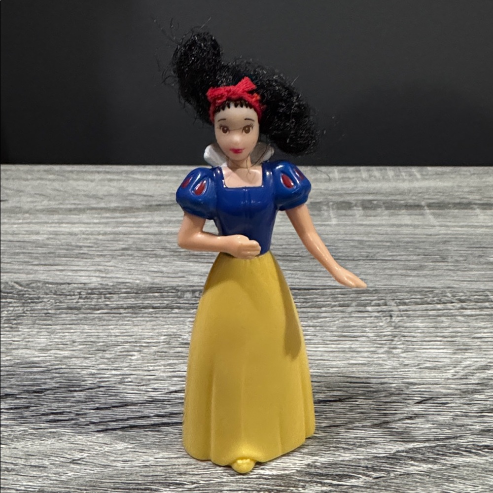 McDonald’s | Disney: Snow White & Pocahontas Miniature Dolls - Happy Meal Toys - Picture 2 of 14